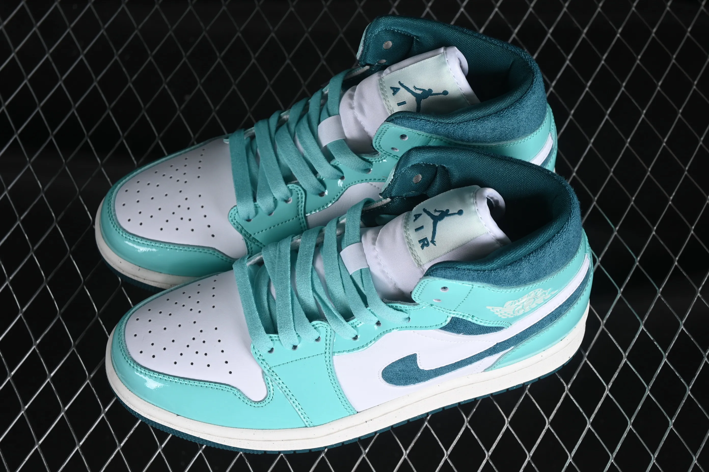 All Categories Air Jordan Jordan Series Basketball Shoes Air Jordan 1 Mid Air Jordan 1 Mid "Bleached Turquoise" AJ1 Joe 1 Ice Mint Green Chinese Cultural Leisure Sneakers DZ3745-300
